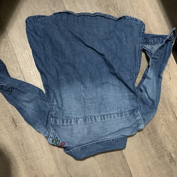 6-9 months Embroidered denim shirt with pop buttons pink shoes not included - Picture 6 of 8